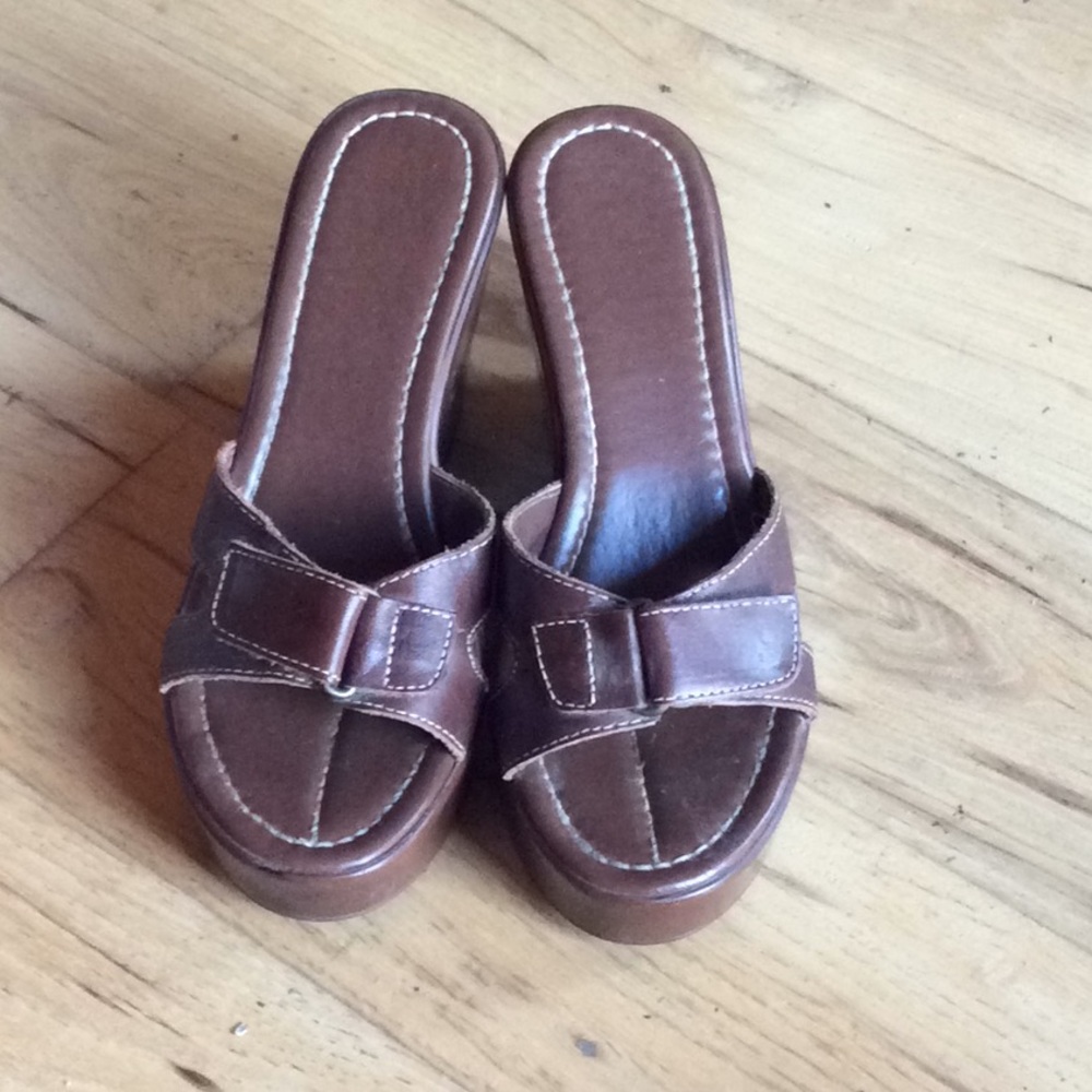 brown heels - Picture 2 of 3